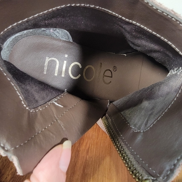 Nicole Light Taupe / Tan Suede Ankle Boots Booties Size 6.5 - Picture 12 of 16